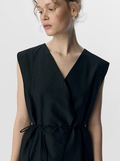 Object | Wikkelgilet Yui zwart