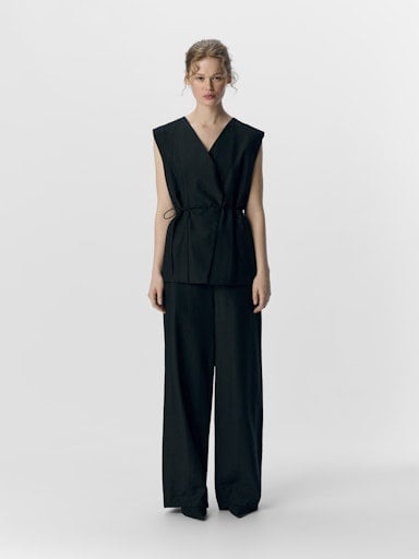 Object | Wikkelgilet Yui zwart