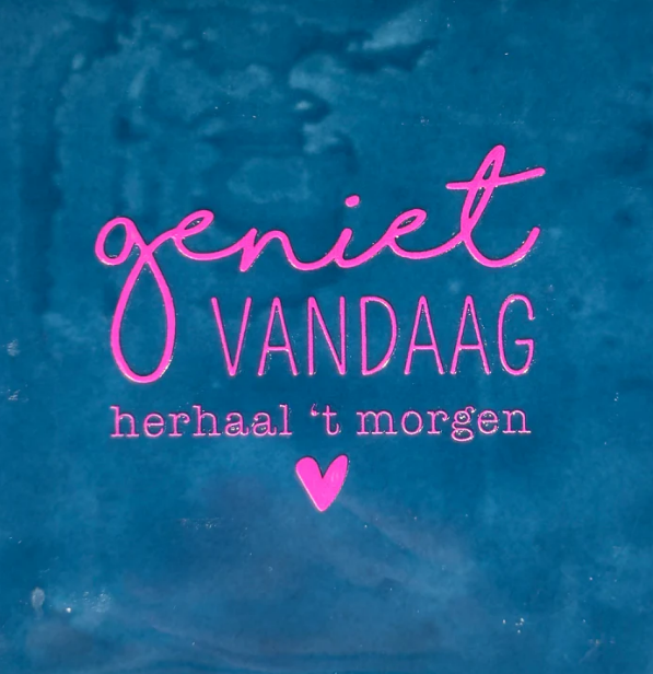 Yett | Tegeltje geniet vandaag donkerblauw