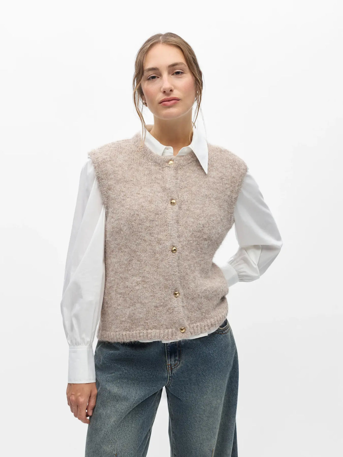 Object | Gebreid mouwloos vestje Saggia humus