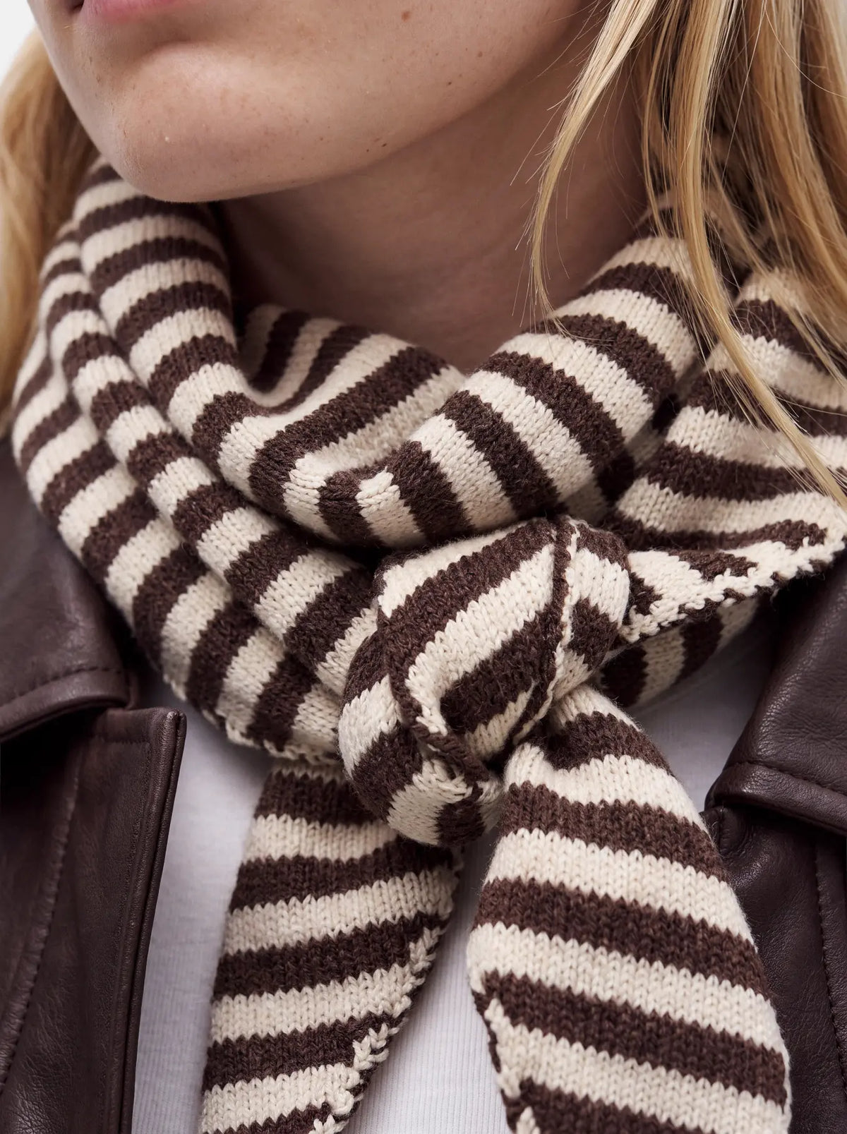 Pieces | Sjaaltje Komma Triangle hot fudge & beige Noos